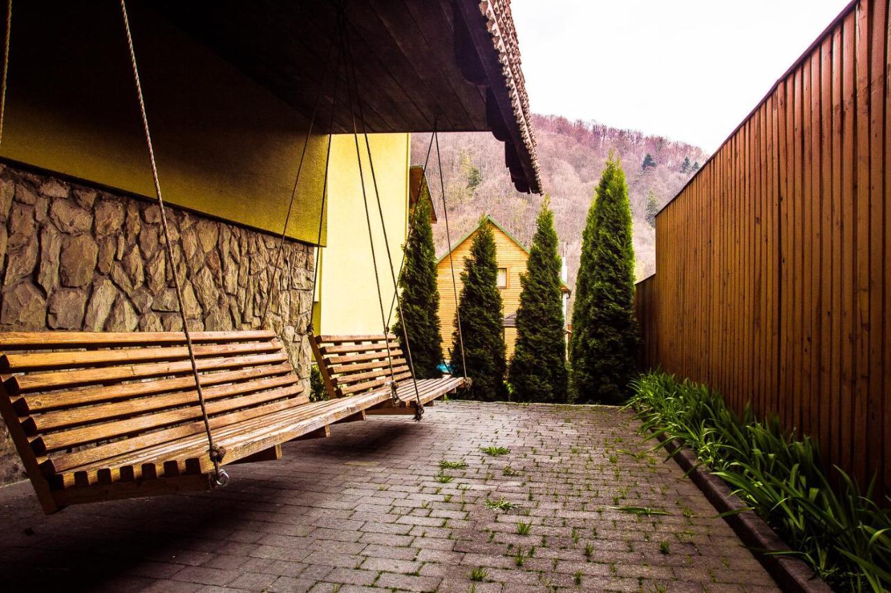 Malyvo Hotel Deliatyn Exterior photo
