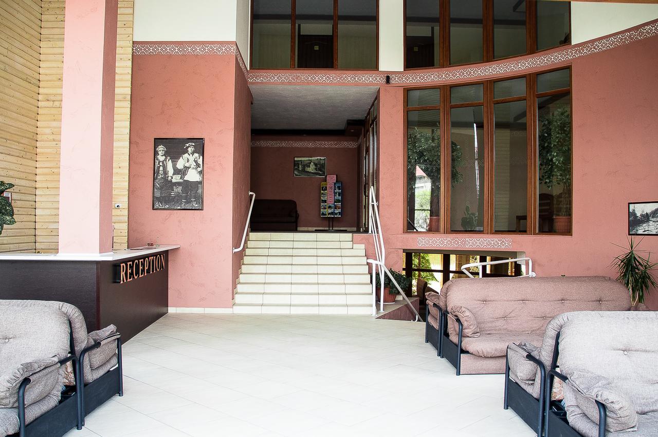 Malyvo Hotel Deliatyn Exterior photo